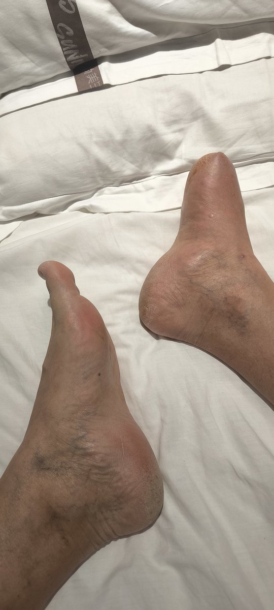Man with small feet (@smallwith21693) on Twitter photo 