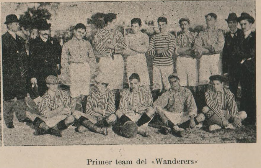 El Club Atlético Estudiantes visita a Montevideo Wanderers con su primer y segundo equipo a fines de junio de 1903.
Este sería el primer enfrentamiento entre ambos equipos y el comienzo de una centenaria amistad.