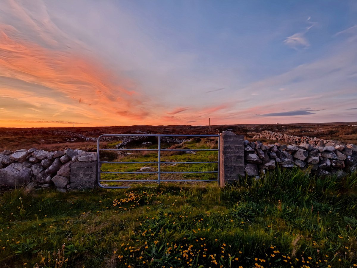Cor na Rón 📸🌅🧡
.
.
.
#cornarón 
#indreabhán
#gaillimh 
#slíanatlantaighfhiáin 
#conamara