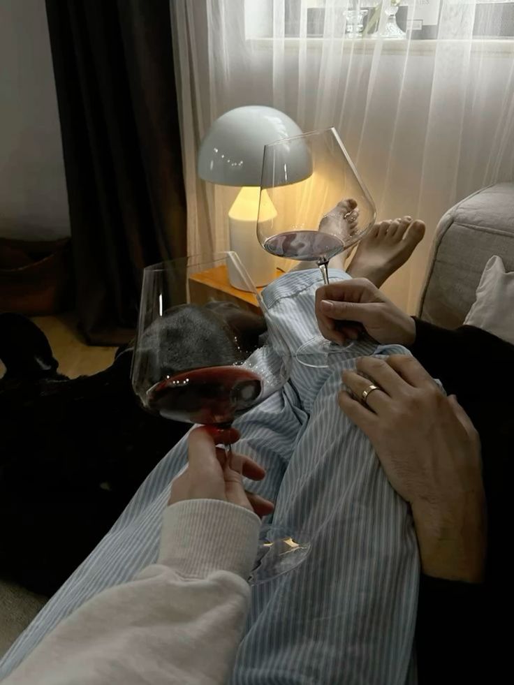 ㅤㅤ
𝑴i mundo, mi tesoro, mi reina. 
Disfruta de tu día, que cada una de tus metas se cumplan. 
Estoy sumamente orgulloso de ti, por la fuerte y valiente mujer que eres, agradecido por la alegría y cariño que me das. 
Te amo. 
𝑭eliz cumpleaños, amor mío. 

ㅤㅤㅤㅤㅤㅤ ㅤ˒♥︎˓