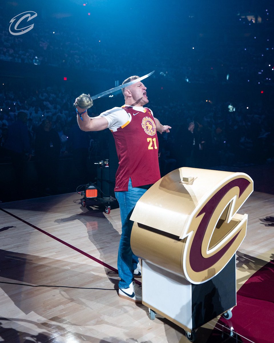 6 TIME UFC HEAVYWEIGHT CHAMP AND THE  LONGEST REIGNING HEAVYWEIGHT CHAMP OF ALL TIME IS HERE TO GET US READY TO #LetEmKnow ! ⚔️