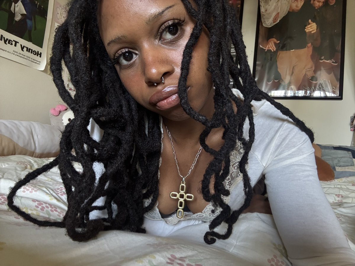 sofaereal's tweet photo. just me in my bed being cute (nothing new) https://t.co/t3PApLTJgQ