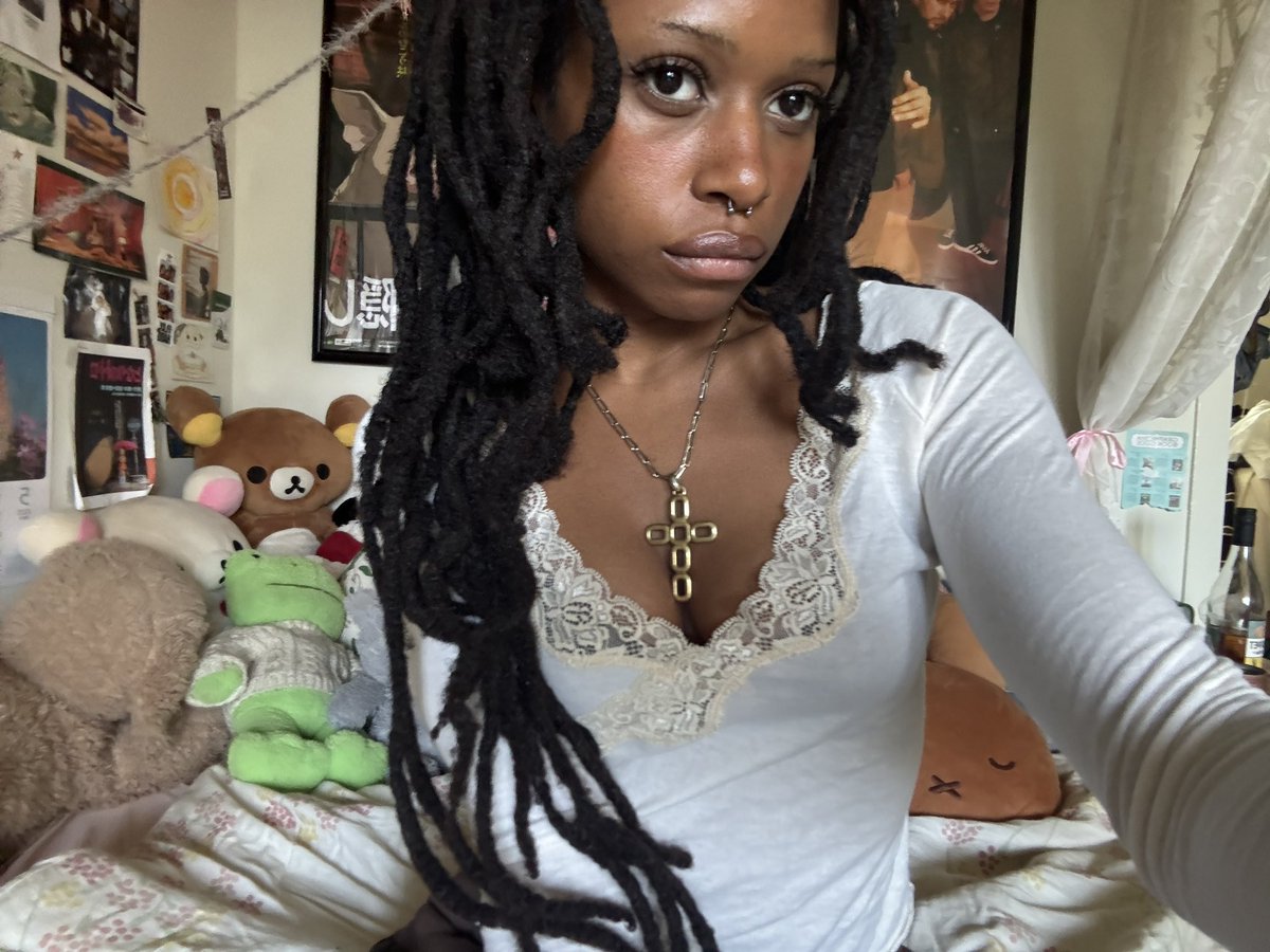 sofaereal's tweet photo. just me in my bed being cute (nothing new) https://t.co/t3PApLTJgQ
