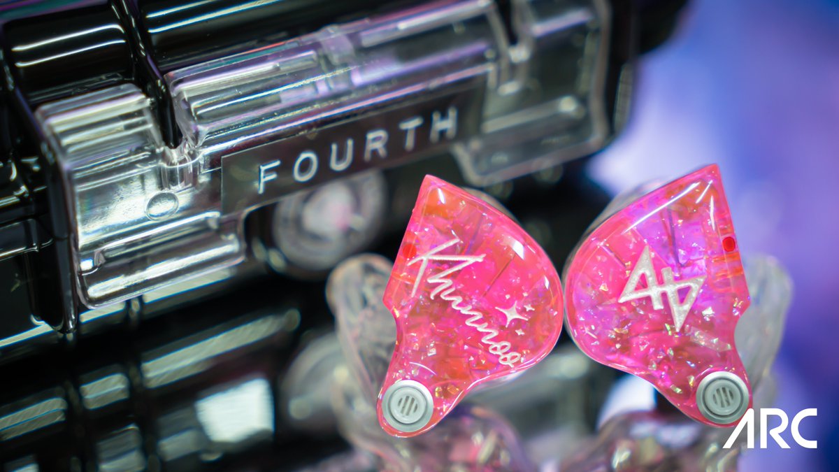 arcciem's tweet photo. Custom In-Ear Monitor ของโฟร์ท ณัฐวรรธน์
ดีไซน์ชมพูประกายมุกพร้อมลายเซ็น “Khunnoo” และเลข 4 ไขว้ สะท้อนตัวตนสุดพิเศษ

ROSETTA” เป็น In-Ear Monitor 8 Balanced Armature Drivers มีนวัตกรรม AMBIVENT ที่จะมอบ Sound ที่กว้างฟังสบาย-คมชัดที่สุด
#arccustom #Fourthnattawat #โฟร์ทณัฐวรรธน์ https://t.co/tFfqOzpDsx