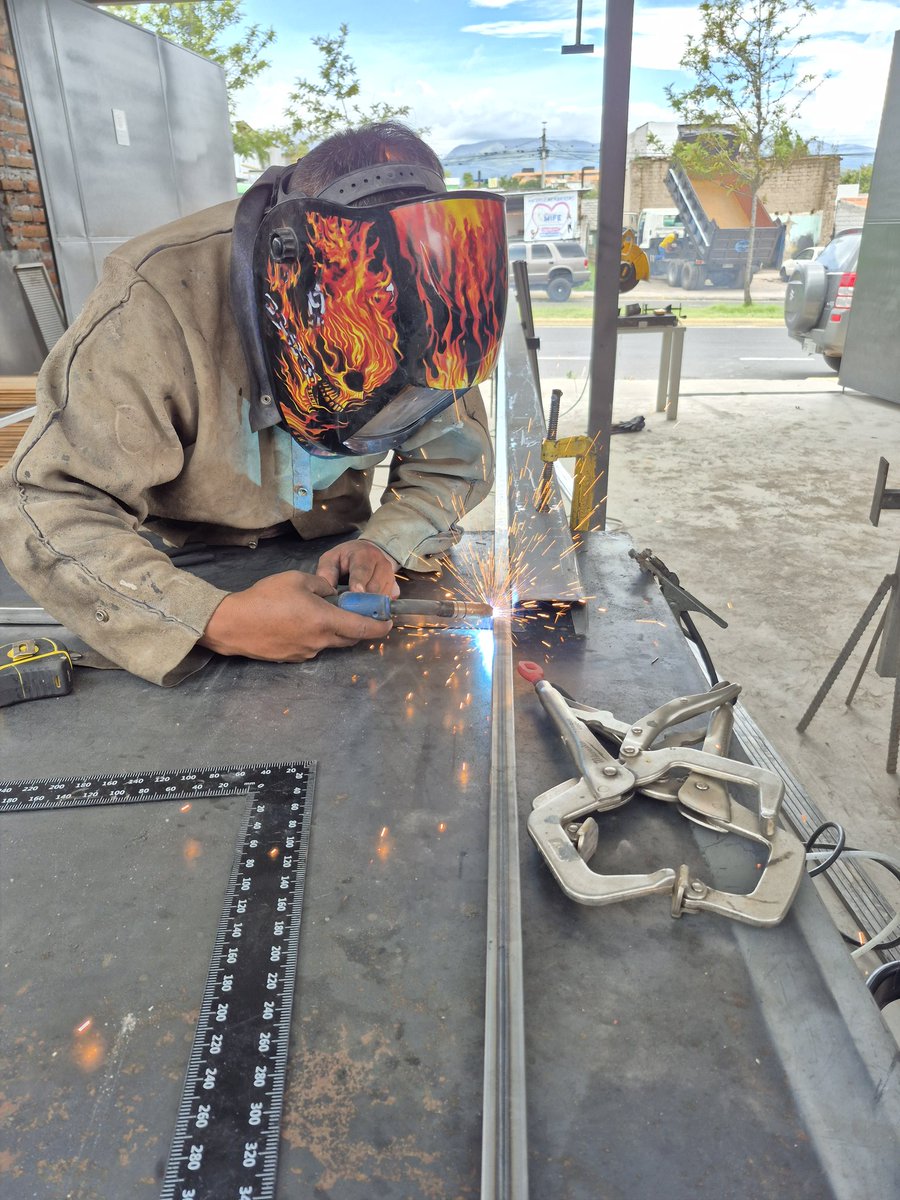 difaescons.com
Diseño, Fabricación y montaje de Estructura Metálica.
Contactanos