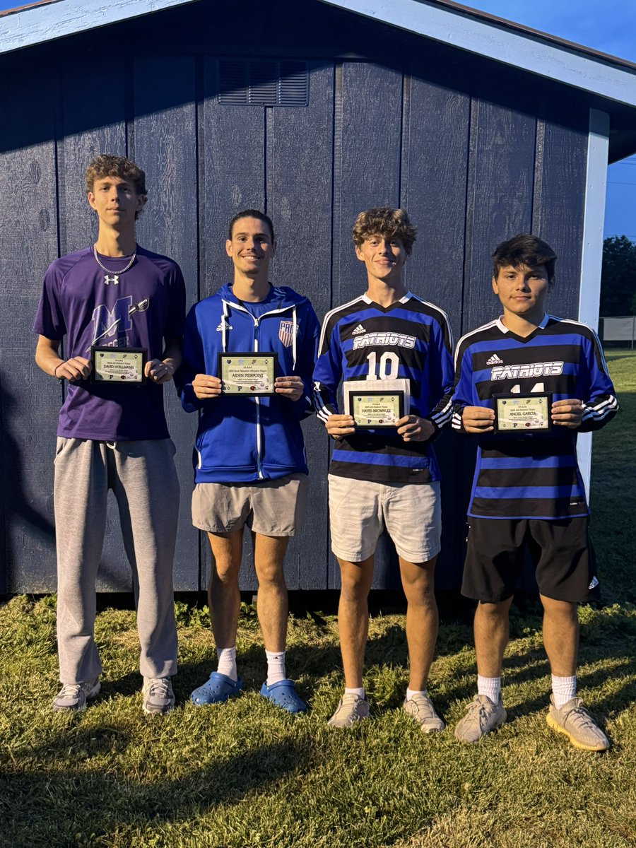 🥳Tonight, the Page High soccer team received 4 district soccer awards!!

Senior David Hollmann, senior Hayes Brownlee, and junior Angel Garcia were named to the 2025 10-AAA All-District Team!!  
Junior Aiden Pierpoint received the 2025 10-AAA Most Valuable Offensive Player!!