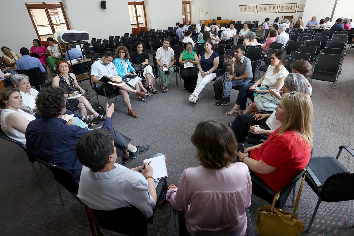 Compromiso con la excelencia: U. de Chile entrega Informe de Autoevaluación y avanza en su acreditación institucional uchile.cl/u227741