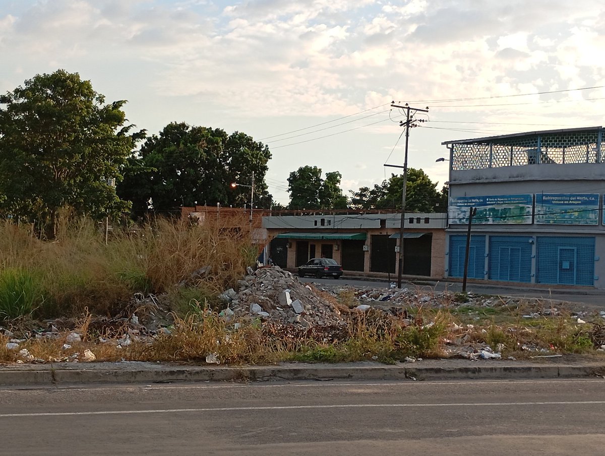 Pronto tendremos la idea para este lugar de #Maracay
Saben dónde está?
Qué idea se les ocurre allí?
