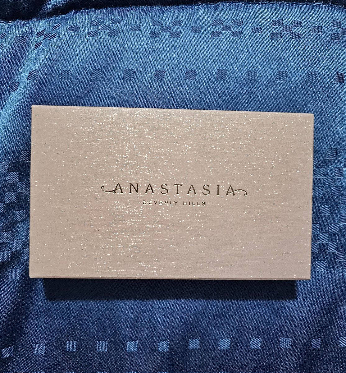 etaa82's tweet image. ส่งต่อ Anastasia eye shadow สี GLAM TO GO ราคา 520฿ค่ะ
#anastasia #eyeshadow #ส่งต่อคสอ #ส่งต่อ #ส่งต่อสกินแคร์ #ส่งต่อเครื่องสําอางค์ #ส่งต่อครีม #ส่งต่อเครื่องสําอางมือสอง #ส่งต่อคสอมือสอง #คสอมือสอง #คสอ #คสอเกาหลี
