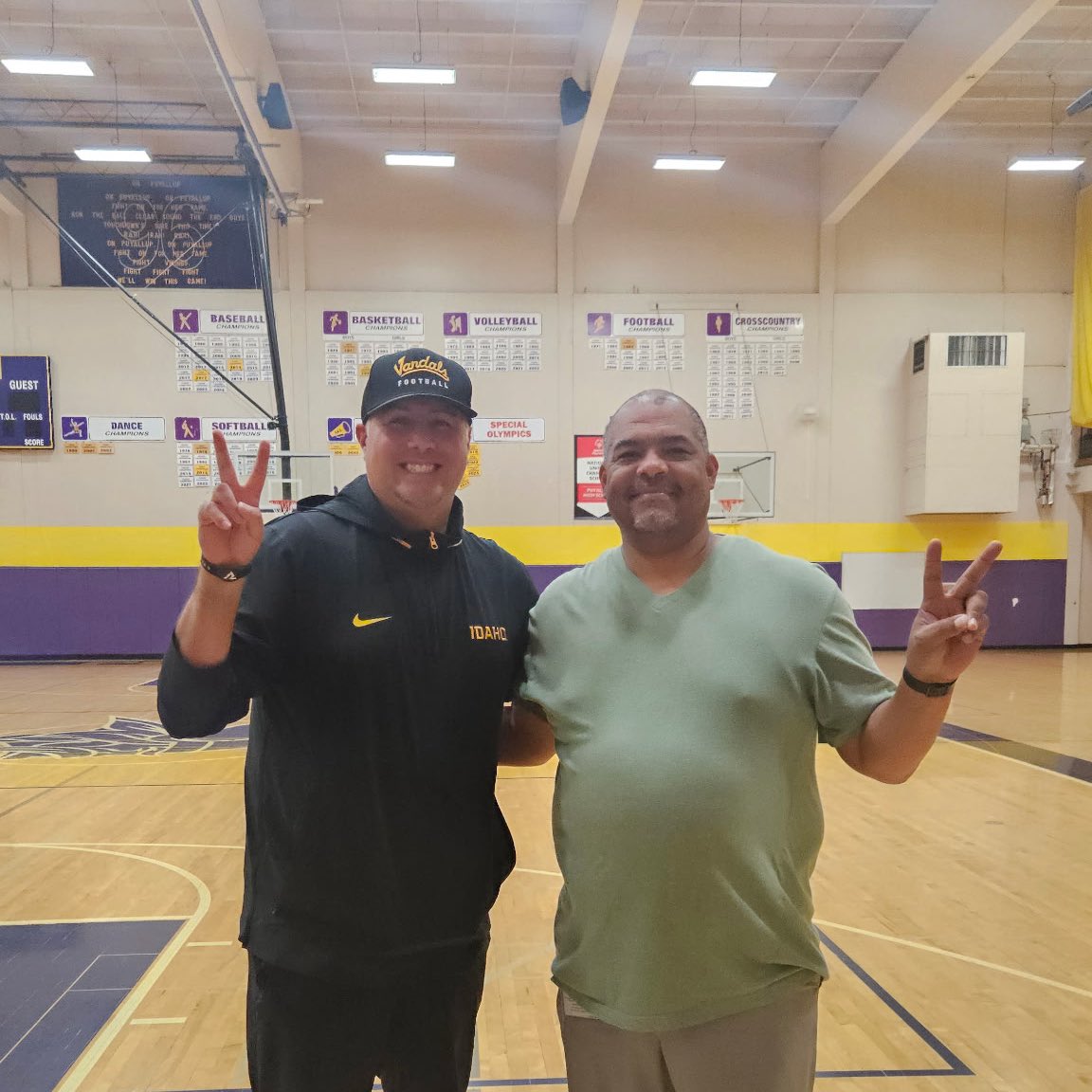 PHS Vikings (@phsviks) on Twitter photo Shoutout to <a href="/CoachCross2/">Coach Sheldon Cross</a> from <a href="/VandalFootball/">Idaho Football</a> for stopping by and chatting it up about the possibility of continuing the pipeline to Moscow! “Way Down In The Valley!”#GoVandals #GoViks <a href="/CoachDjayy/">DJ Mims</a> Shoutout to <a href="/CoachCross2/">Coach Sheldon Cross</a> from <a href="/VandalFootball/">Idaho Football</a> for stopping by and chatting it up about the possibility of continuing the pipeline to Moscow! “Way Down In The Valley!”#GoVandals #GoViks <a href="/CoachDjayy/">DJ Mims</a>