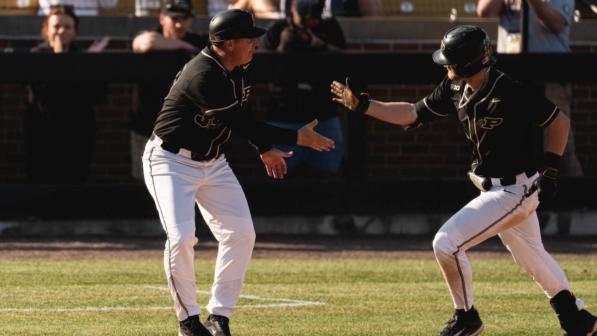💣 SLAM for a Snowman!! ⛄️

@Manias_Aaron connects for his 2nd grand slam of the season to make it an 8-run inning. #BoilerUp 

⛽️ Exit Velo: 99 mph
📐 Launch Angle: 36 Degrees
📏 How Far Did it Fly: 371 Feet