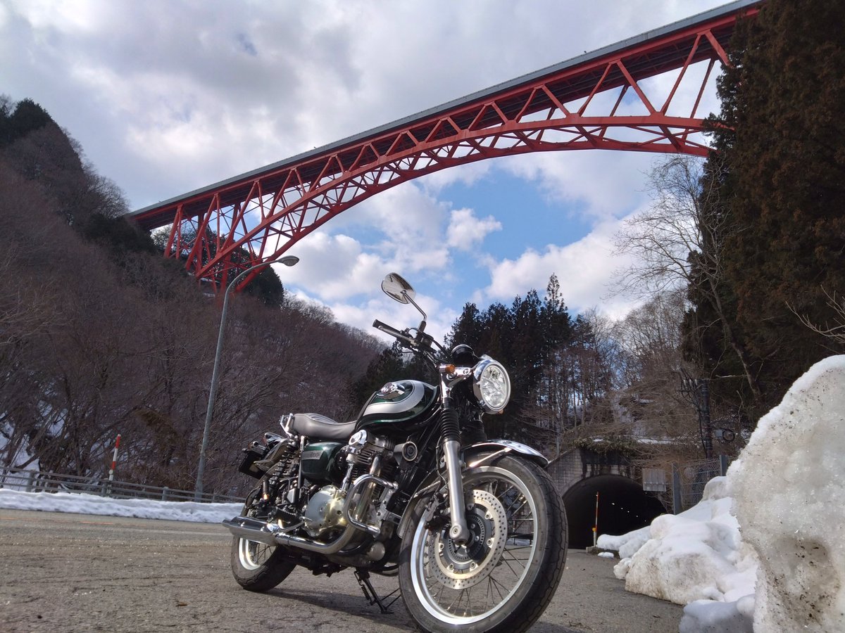 wavelets72's tweet photo. 名前:漣(さざなみ)
性別:男
年齢:30代前半
身長:176㌢
住み:鳥取県 米子
車種:W800(緑)
好き:国道、ヤエー
嫌い:すり抜け

下道、国道メインで
米子周辺〜倉敷周辺(地元)を
基本ソロで走ってます！
よろしくお願いします！
#バイク乗りとして軽く自己紹介
#バイク乗りと繋がりたい
#カワサキ #W800 https://t.co/jLkBRXQaOK