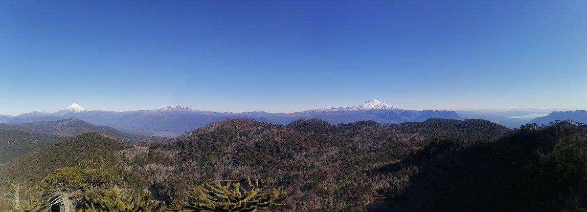 Mirador Cañi, Araucania

En la foto se observa el volcan Lanin, Quetrupilla y Rukapillan. 

15 km caminados. 1,200 m de desnivel