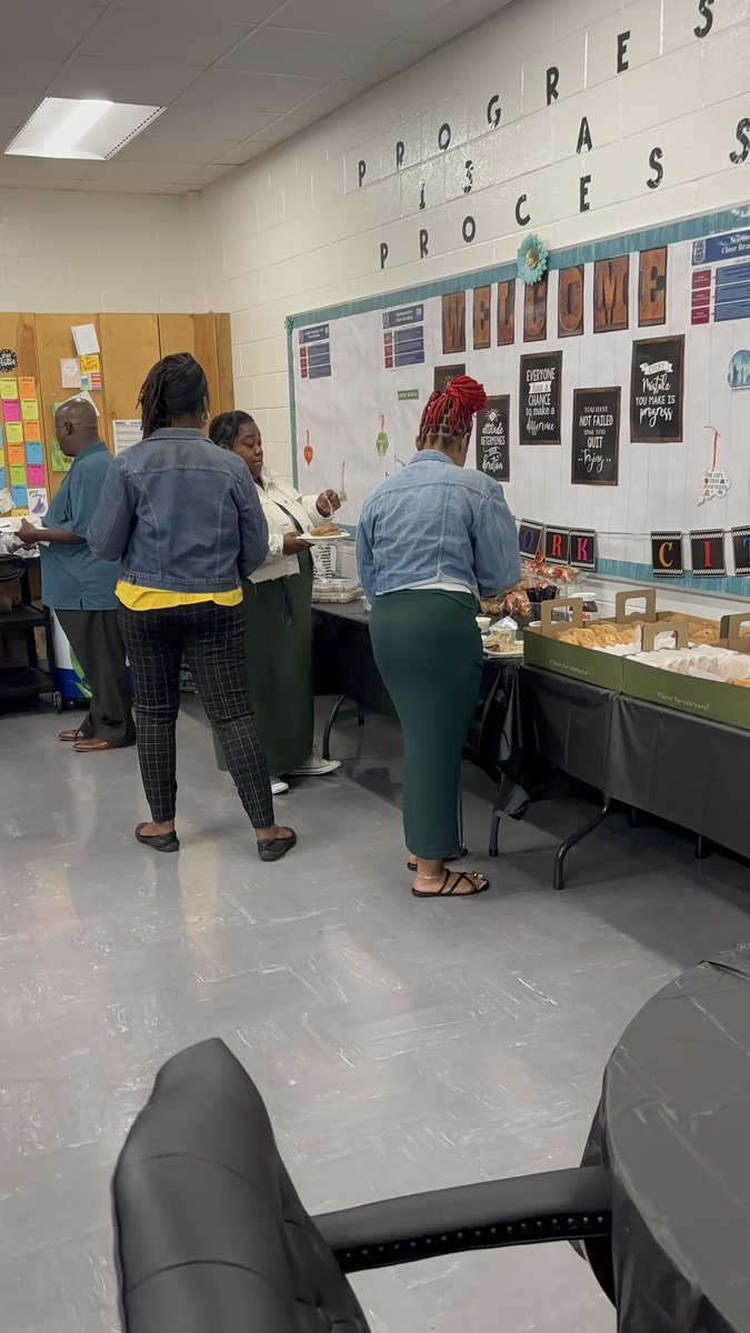 Next stop: NYC! We’re saying Thanks a BRUNCH to our amazing teachers &amp; paras with a Big Apple Breakfast. 
Dressed for brunching in the city: trendy, chic, cozy NYC vibes. <a href="/bhardnett12/">Brandi Hardnett</a> 

#TeacherAppreciation #LionAirlines #FirstClassAllTheWay