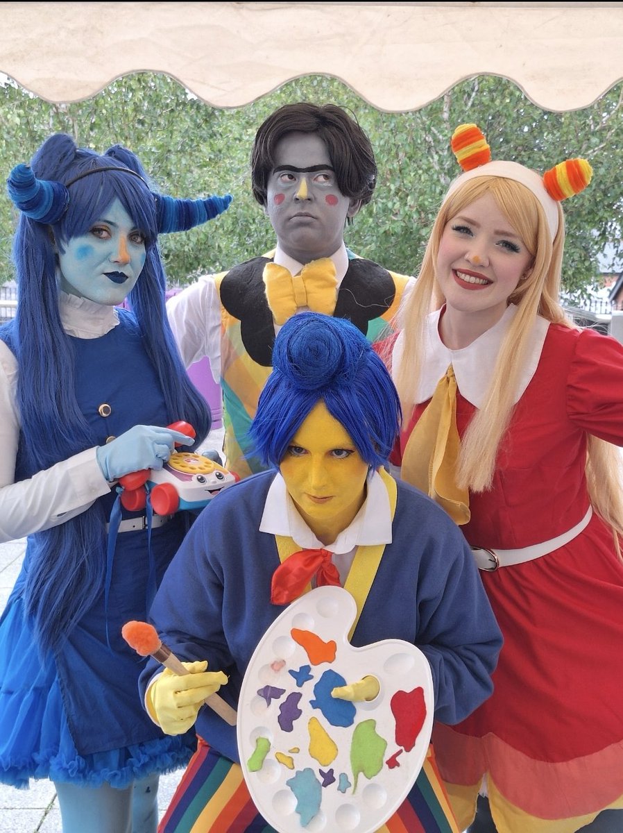 AgentDelta_'s tweet image. Never posted our  #WelcomeHome cosplays on here! We've worn them over the past year and are loving about the updates! Thank you @_PartyCoffin_ for this amazing series and happy belated birthday! #JulieJoyful #WallyDarling #FrankFrankly #FrannyJoyful #SallyStarlet #PoppyPartridge