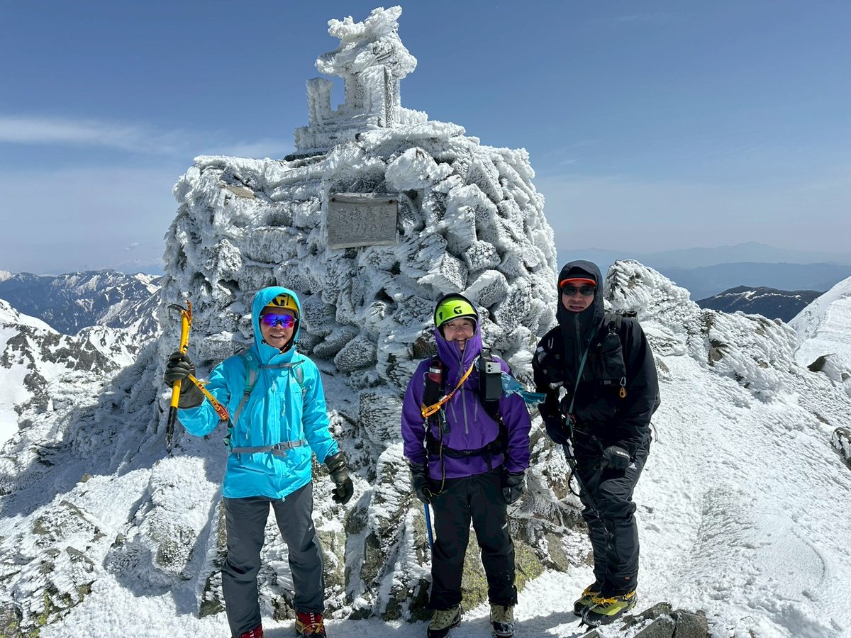 残雪期奥穂高岳登頂😀
中々の雪壁でした🤔