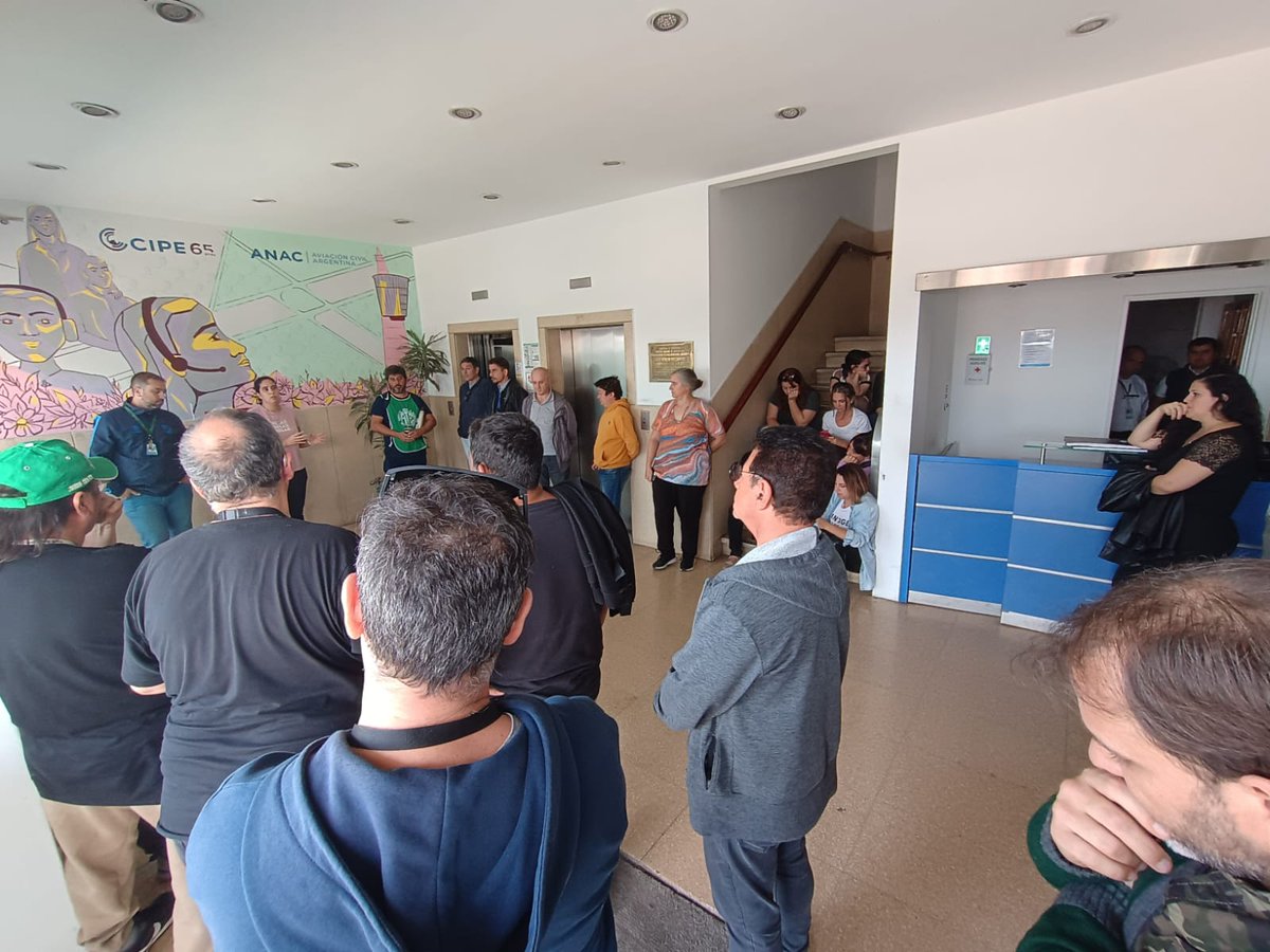 BelelliMarcelo's tweet photo. Asamblea en el #CIPE
Logramos evitar los embates qué querían el cierre del Instituto escuela de capacitación de Controladores de Tránsito Aereo y de toda las disciplinas #Aeronauticas en tierra.
Vamos por su pleno funcionamiento.
#DefendamosalCipe
👇
https://t.co/3BK85UGnnl https://t.co/MNn7S76VQY