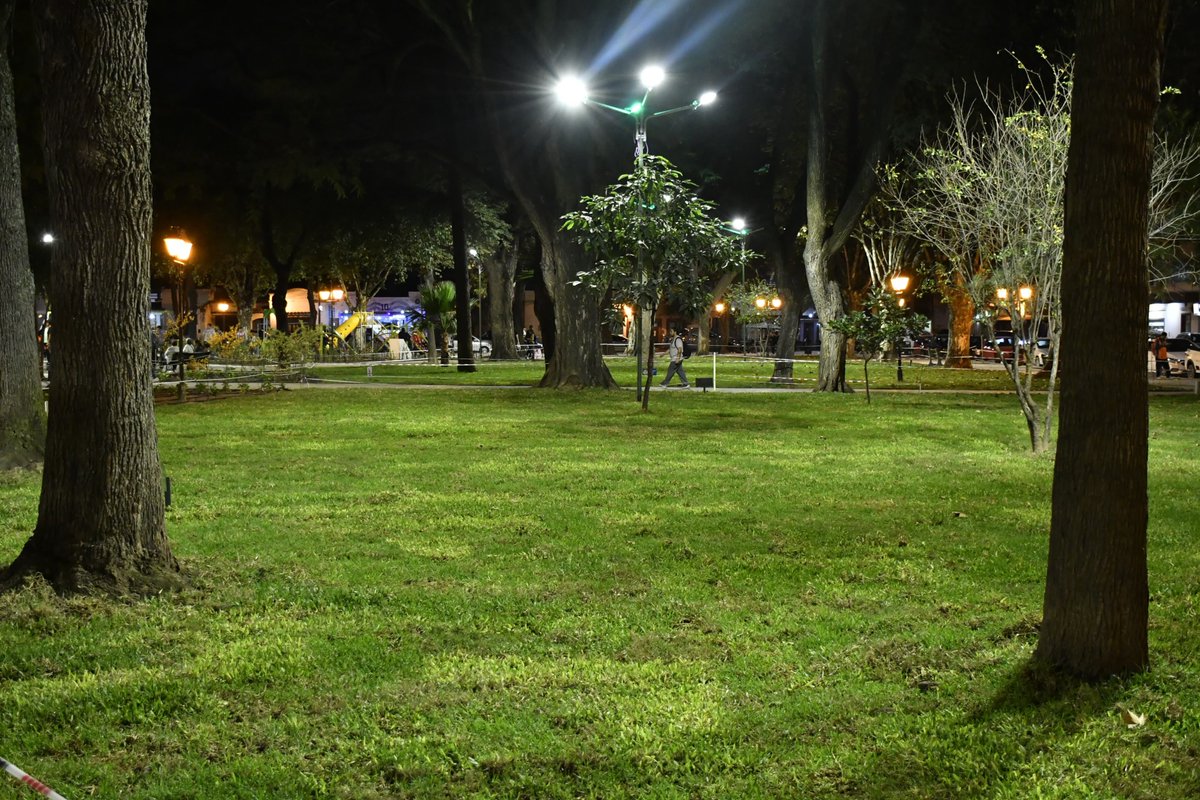 Hoy recorrimos la renovada plaza Alvarado, un espacio emblemático que vuelve a ser un verdadero punto de encuentro para las familias salteñas 👏🏻

🌳Poner en valor nuestras plazas es fortalecer la identidad barrial y recuperar esos lugares donde vecinos, familias y amigos se