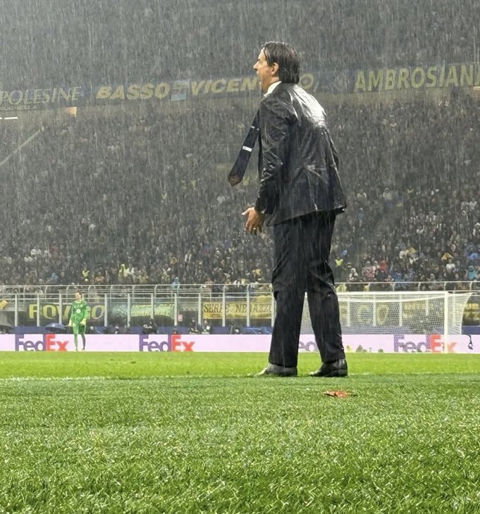 - فاز على بايرن ميونيخ ذهاب وتعادل بالاياب
- تعادل ضد السيتي بالمجوعات بملعب السيتي
- تعادل بملعب برشلونة وفاز بملعبه

بسكواد بسيط ومليان عواجيز وضد ملاعب صعبة وعملاقه، متصورين ما خسر ولا مباراة ضدهم 😅

انزاغي تحدى جميع الظروف ونجح.. وباذن الله يختم البطولة بتحقيق الابطال