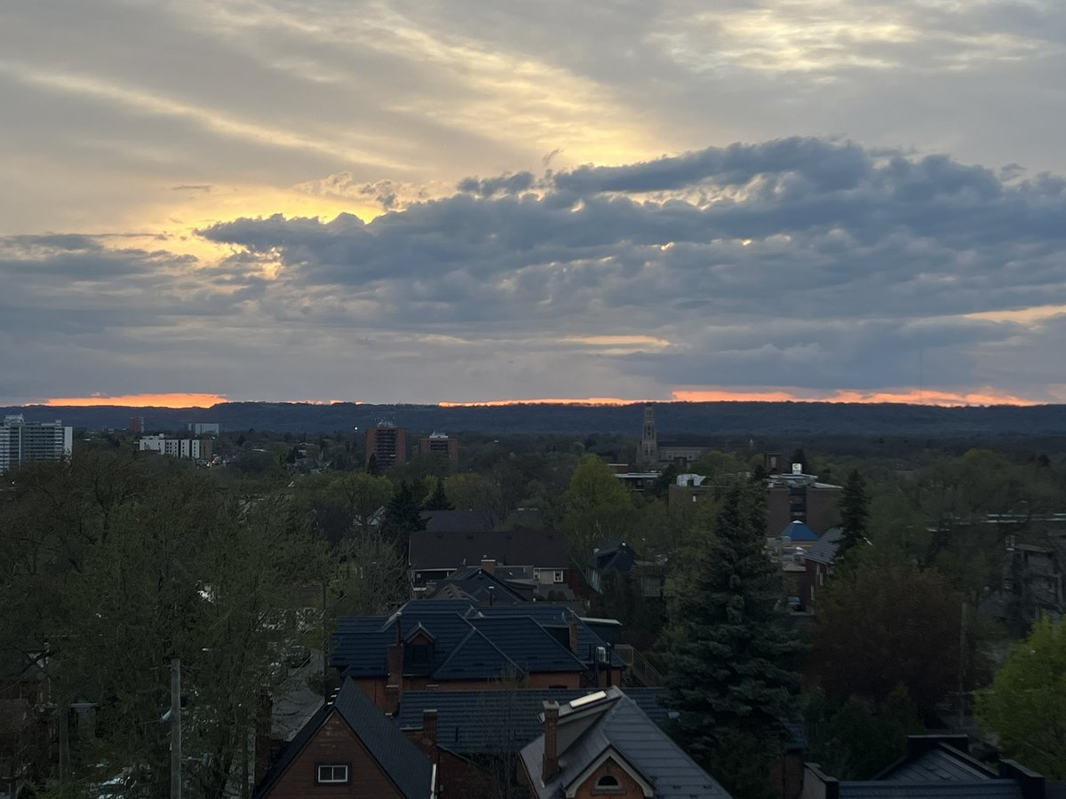 woreg75's tweet photo. #HamOnt sunset tonight… https://t.co/ydEDfYuH4X