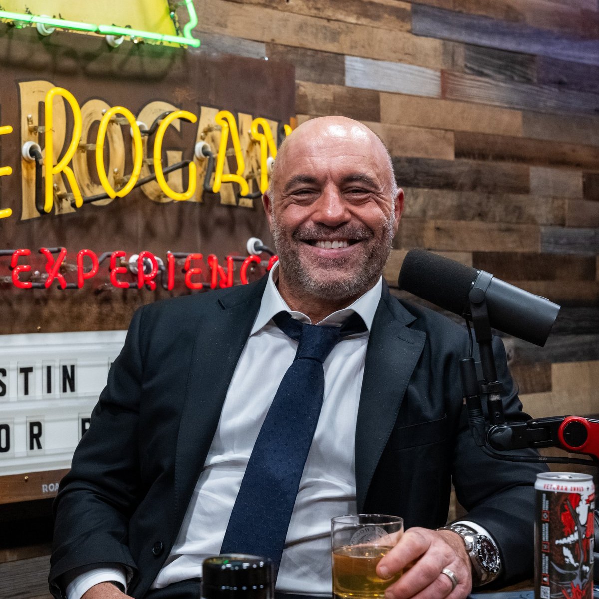 DuRtY_Crypto's tweet image. Make some noise if you would like to see a @joerogan and @RichardHeartWin podcast!
Hey Joe, big fan. If you're looking to talk to the most wanted man who just beat the SEC, rumored billionaire, crypto expert, and leader of a cult community, he's your guy.