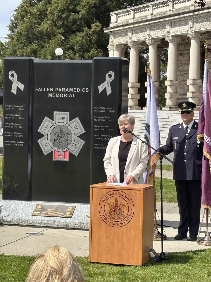 Today, we commemorate the 10th anniversary of BC Fallen Paramedics Day at the #BCLegislature beside the Fallen Paramedics Memorial. Please join me in remembering the #paramedics and ambulance drivers who made the ultimate sacrifice in the line of duty, serving the people of BC.🙏🏻