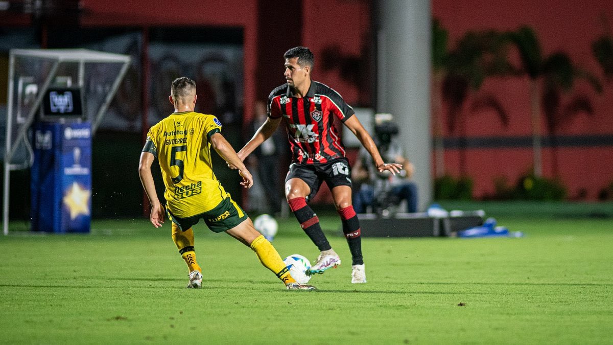 Vitória acumula chances, mas fica no empate com o Defensa Y Justicia pela Sul-americana

galaticosonline.com/noticias/vitor…