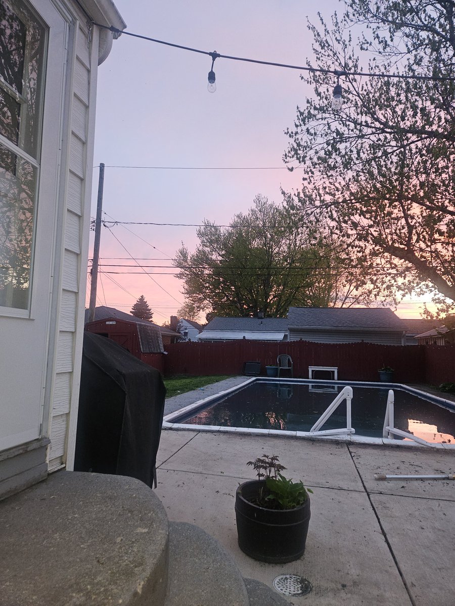 steflynn03's tweet photo. Beautiful sky tonight ❤️😊 #sunsets #mycalm https://t.co/k4khdgJ46X