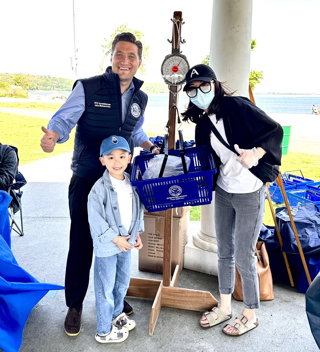 BlumencranzJake's tweet image. I had an amazing time at the Oyster Bay Harbor Spring Cleanup & Marine Education Day! I met some amazing families—including this young conservation champ who proudly picked up two pounds of trash to help keep our waterfront clean.
Thank you to @audubonsociety and Theodore…