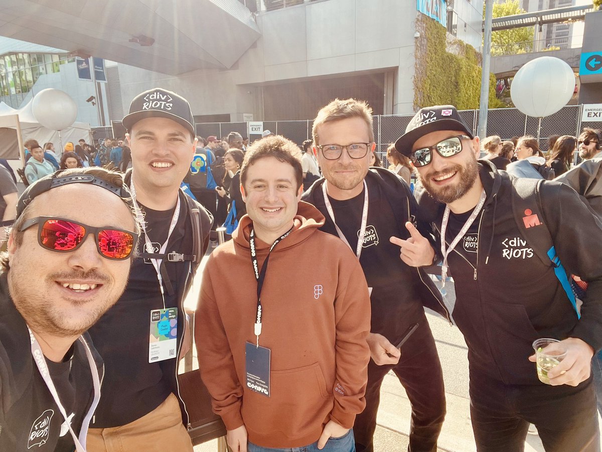 ‹div›RIOTS (@divriots) on Twitter photo #Config2025 is officially getting started 🤘
Dylan actually spending time with the attendees is next level ♥️ <a href="/zoink/">Dylan Field</a> #Config2025 is officially getting started 🤘
Dylan actually spending time with the attendees is next level ♥️ <a href="/zoink/">Dylan Field</a>