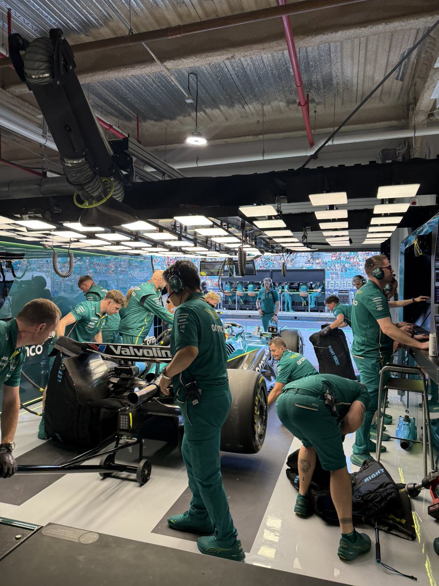 yvessire's tweet photo. what race weekend with coinbase advanced looks like ⚡️ https://t.co/ZVREeJi4pc