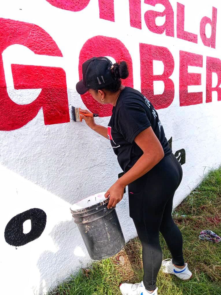 TupamaroMRT_'s tweet photo. En el estado @GuaricoMRT2 nuestros Rebeldes de la brigada muralista se desplegaron en el municipio Juan Germán Roscio y Esteros de Camaguan, donde realizaron pinta de mural en apoyo al candidato a la gobernación Donald Donaire, rumbo a la victoria perfecta de éste 25 de mayo.

#VotaTupamaro