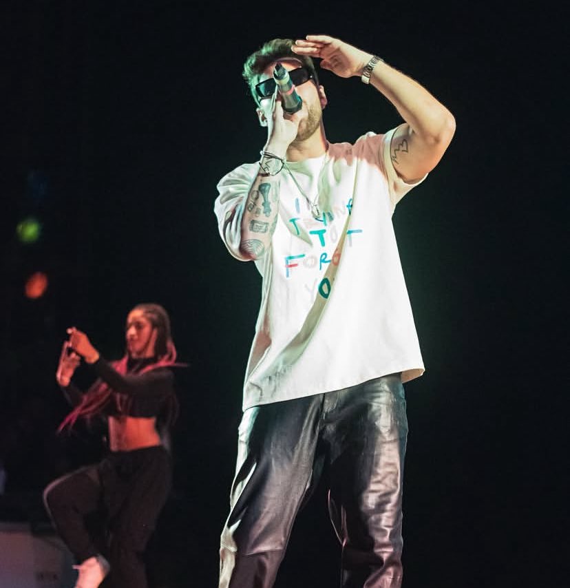 Lo que amo verlo en un escenario😮‍💨

XTRAÑANDOTE BY MELFI