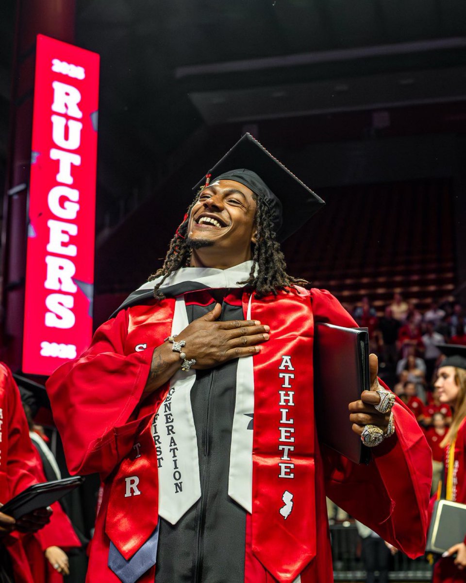🚨🚨THIS IS AWESOME🚨🚨

#Chiefs star RB Isiah Pacheco earned his degree in Psychology from Rutgers University.

Pop’s journey is remarkable; his brother and sister were both murdered, he was a 7th-round pick, he plays and does everything in his life for them 👏❤️

(<a href="/RFootball/">Rutgers Football 🪓</a>)