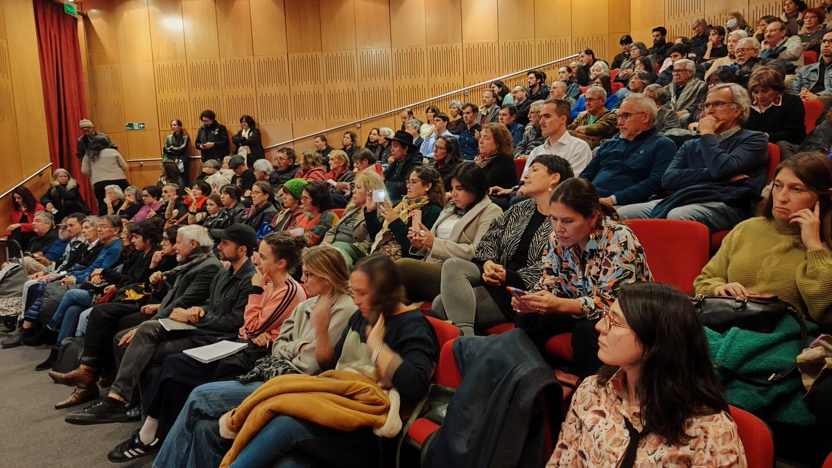 Hoy se llevó a cabo en el Museo la presentación de la colección de tres libros sobre Colonia Dignidad, acompañados de autoridades, escritores y asistentes.

1/2