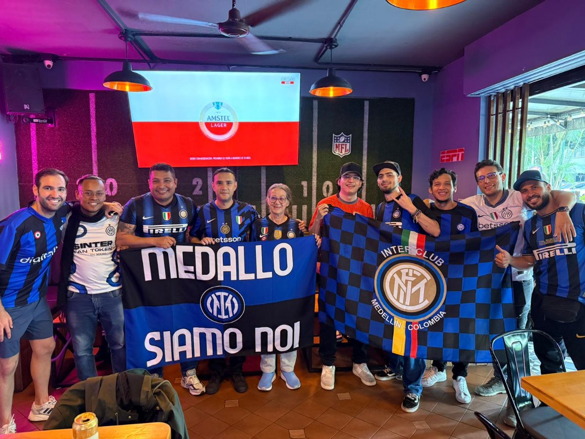 InterClub_Col's tweet photo. Que bello es ser hincha del Inter!! Les compartimos fotos de los encuentros en Medellín y Bogotá!!
#interclubes #Inter #interclub #interclubcolombia #ForzaInter https://t.co/5gJlzGp8RD