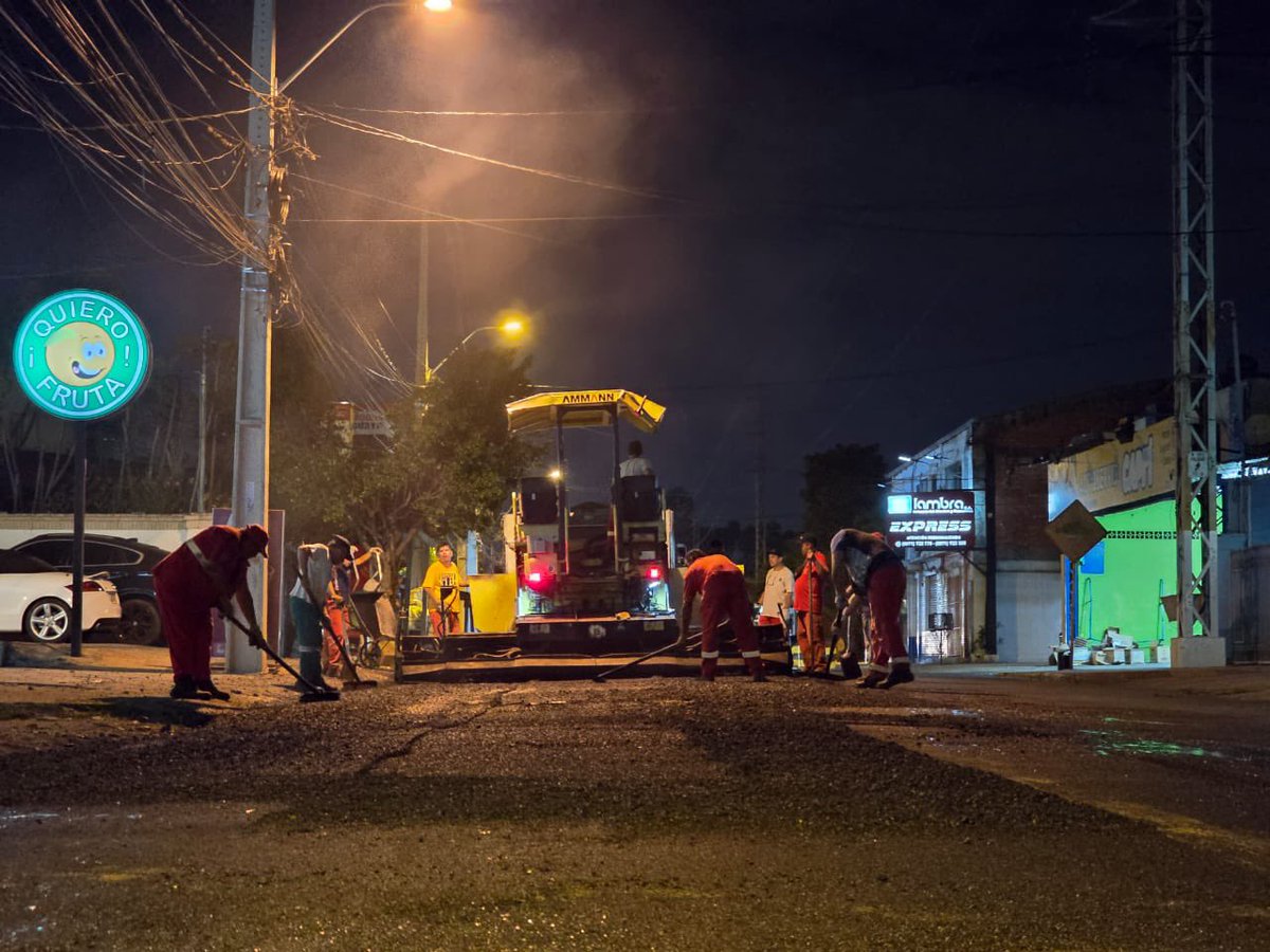 Obras🚧 
Continuamos con los trabajos de recapado en la Avda. Santa Teresa, en horario nocturno, con el fin de minimizar el impacto en el tránsito diario.