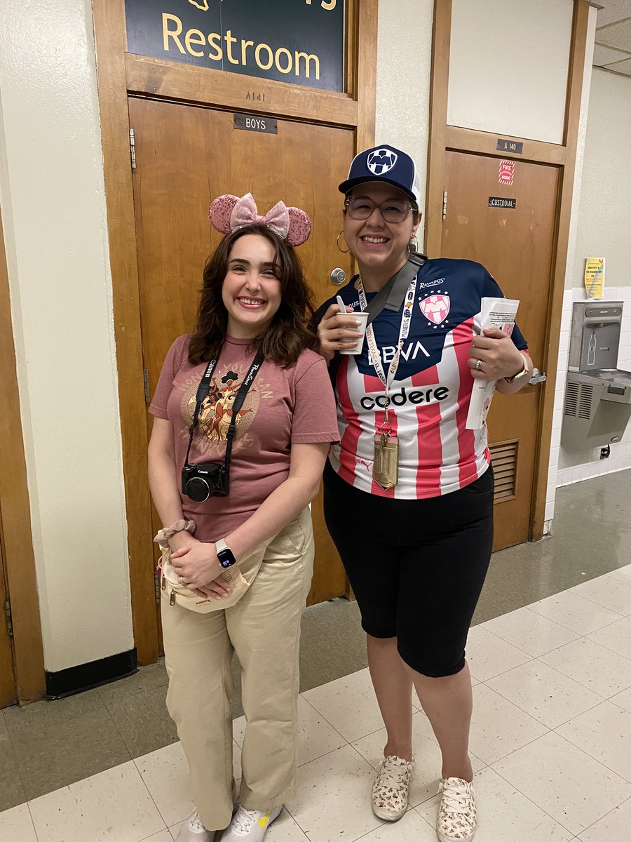 Priscilla Sigala (@teacher_sigala) on Twitter photo And the food continues <a href="/NISDRoss/">Sul Ross MS</a>! We are so thankful for <a href="/CommishJRod/">J ®️od</a> for breakfast, <a href="/COSA_D7/">CW Marina Alderete Gavito</a> for lunch, and <a href="/SRMSCounseling/">SRMSCounseling</a> for the ice cream floats! We also celebrated a theme day of Tourist Tuesday 🏝️🏖️📷✈️ And the food continues <a href="/NISDRoss/">Sul Ross MS</a>! We are so thankful for <a href="/CommishJRod/">J ®️od</a> for breakfast, <a href="/COSA_D7/">CW Marina Alderete Gavito</a> for lunch, and <a href="/SRMSCounseling/">SRMSCounseling</a> for the ice cream floats! We also celebrated a theme day of Tourist Tuesday 🏝️🏖️📷✈️