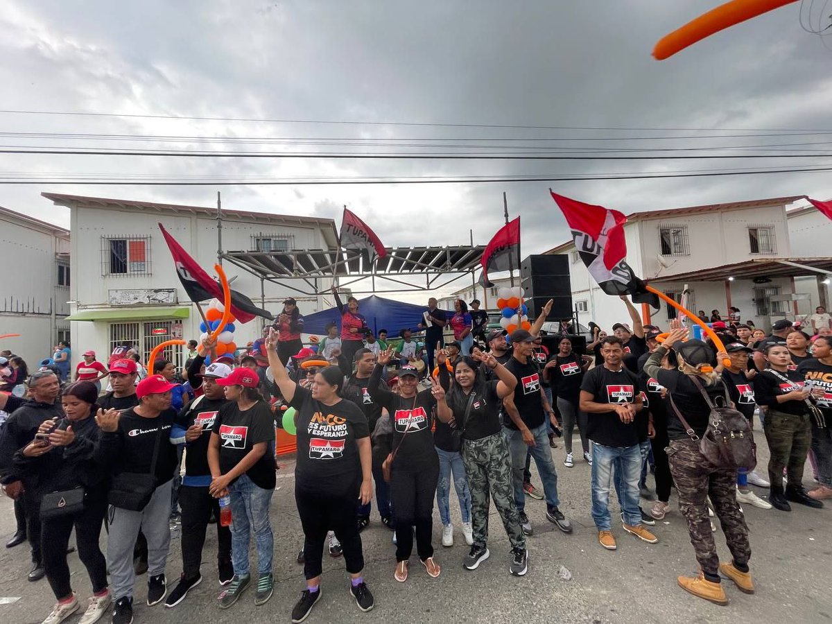 TupamaroMRT_'s tweet photo. En el municipio Guacara del estado @CaraboboMrt_2 nuestra camarada Kelina Medrano, candidata a la Asamblea Nacional, junto a la militancia Rebelde se desplegaron en una extraordinaria movilización donde se encontraron en la comunidad de Araguita con @rafaellacava10 candidato a la gobernación de Carabobo. Nosotros ¡Venceremos!

#VotaTupamaro