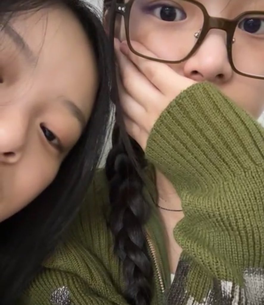 이런무드셀카 계속나오는이유대체뭔데
어 빵갑내기들아 어디한번계솓해봐