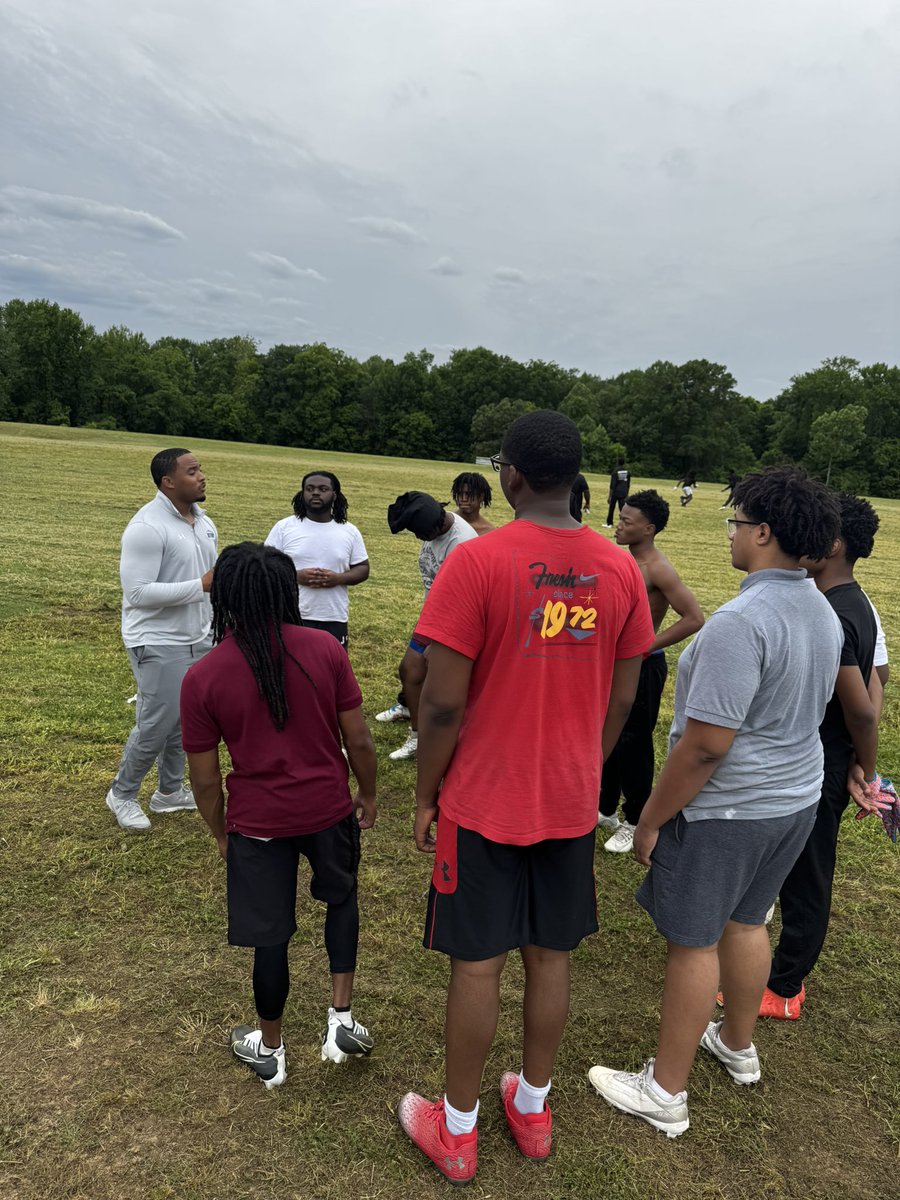 Reggie Neloms Sr. (@coachneloms) on Twitter photo Thank you, <a href="/HunterKendall44/">Coach Hunt🙏🏿</a> for pulling up to the Pike, to speak with some of our student-athletes. #PullUpToThePike #GoChiefs 🏹 Thank you, <a href="/HunterKendall44/">Coach Hunt🙏🏿</a> for pulling up to the Pike, to speak with some of our student-athletes. #PullUpToThePike #GoChiefs 🏹