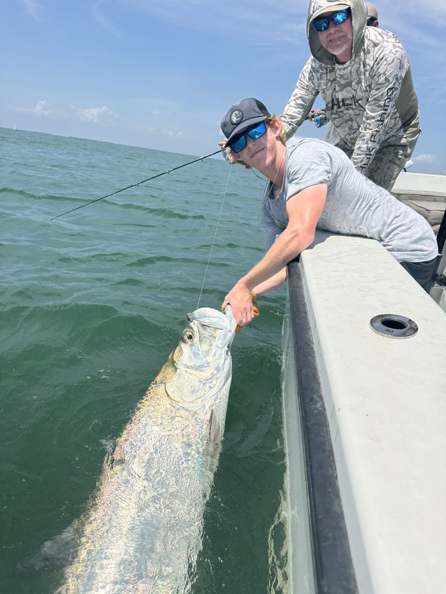 CaptMattErcoli's tweet photo. 20 plus hooked yesterday multiple double!!!
#tarpon  #tarponfishing https://t.co/xnUzvHT5Lo