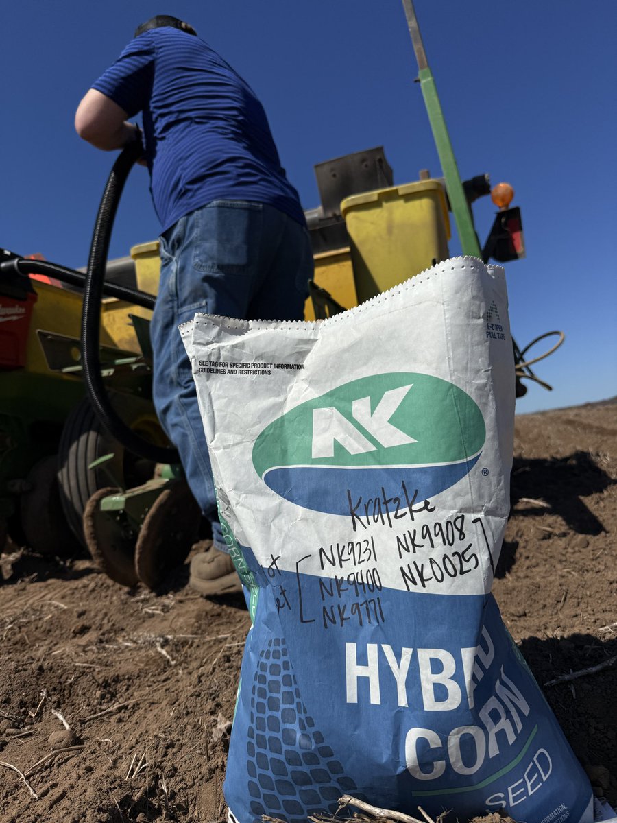 Put a few ✨NEW✨ ones in the ground today!

✨NK9908-AA✨ 99 RM that packs a 🥊 with yield and dry down. Perfect for the #Wisconsin #grain #farmer 🌽

✨NK0025-DV✨ fully stacked 100 RM that’s ready to show us what it’s got in its first plot season! 💥

#PlantNK25