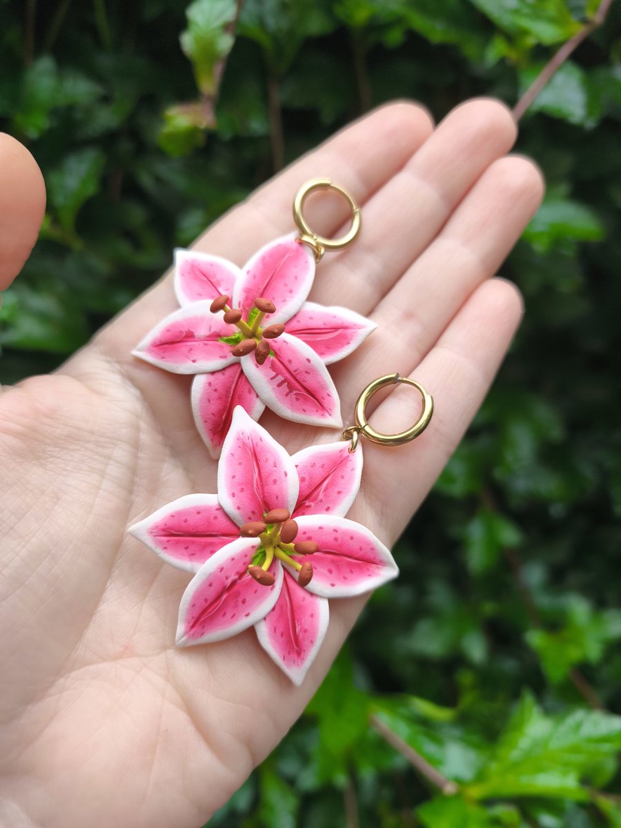 E_ballsii's tweet image. Hilo de accesorios nuevos de Muskui que les quiero mostrar porque hace rato no vengo por acá. 👀
Empiezo con los lirios que están preciosos y colores de orquídeas nuevos como las azules y las vino.