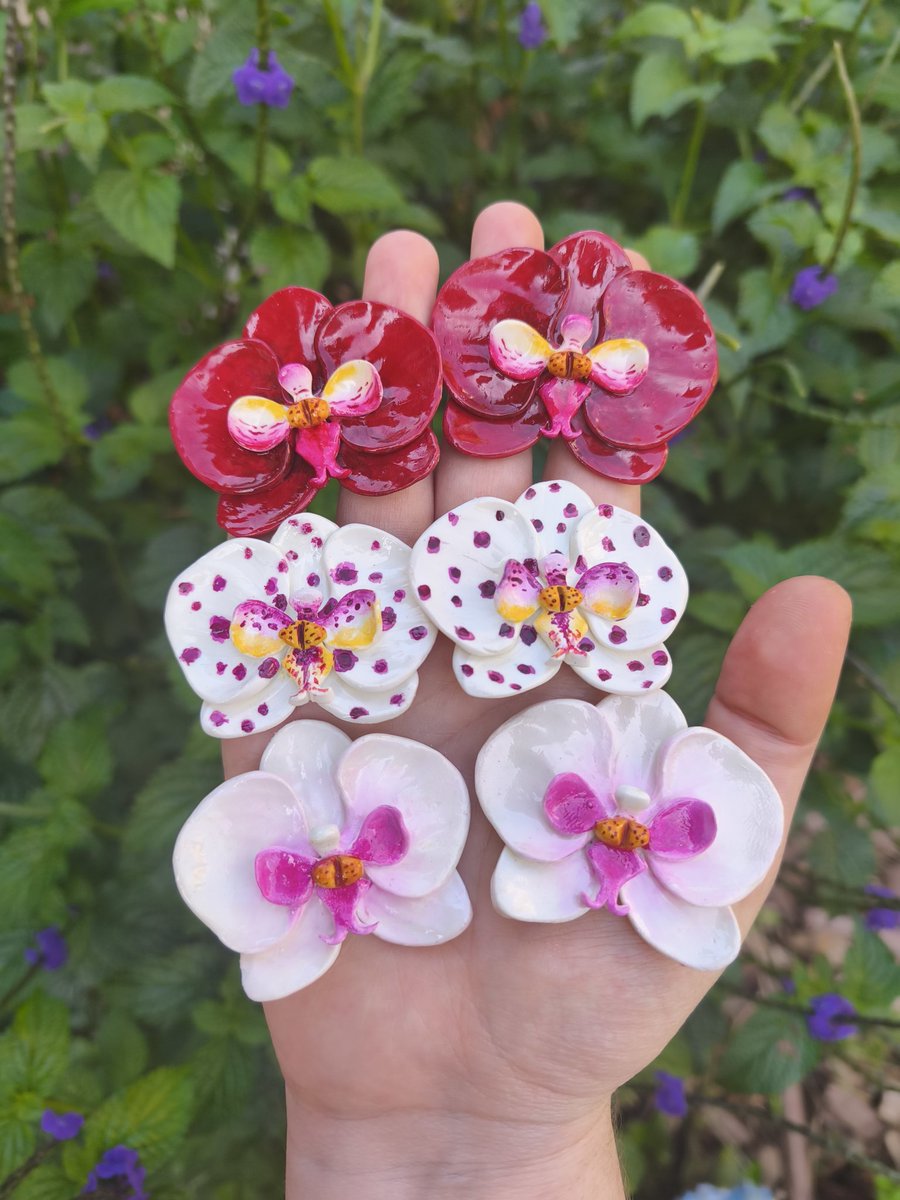E_ballsii's tweet image. Hilo de accesorios nuevos de Muskui que les quiero mostrar porque hace rato no vengo por acá. 👀
Empiezo con los lirios que están preciosos y colores de orquídeas nuevos como las azules y las vino.