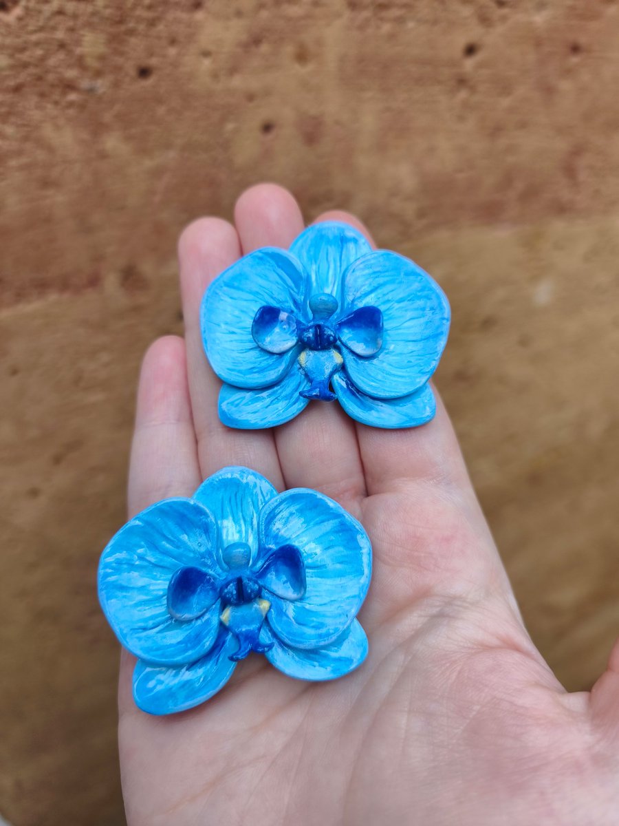 E_ballsii's tweet image. Hilo de accesorios nuevos de Muskui que les quiero mostrar porque hace rato no vengo por acá. 👀
Empiezo con los lirios que están preciosos y colores de orquídeas nuevos como las azules y las vino.