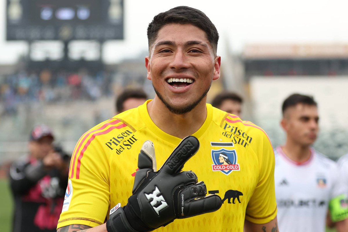 V1NCENZOO__'s tweet photo. Brayan cortes y pavez son el cancer de Colo Colo  #VamosColoColo https://t.co/WK2sbHTSPC