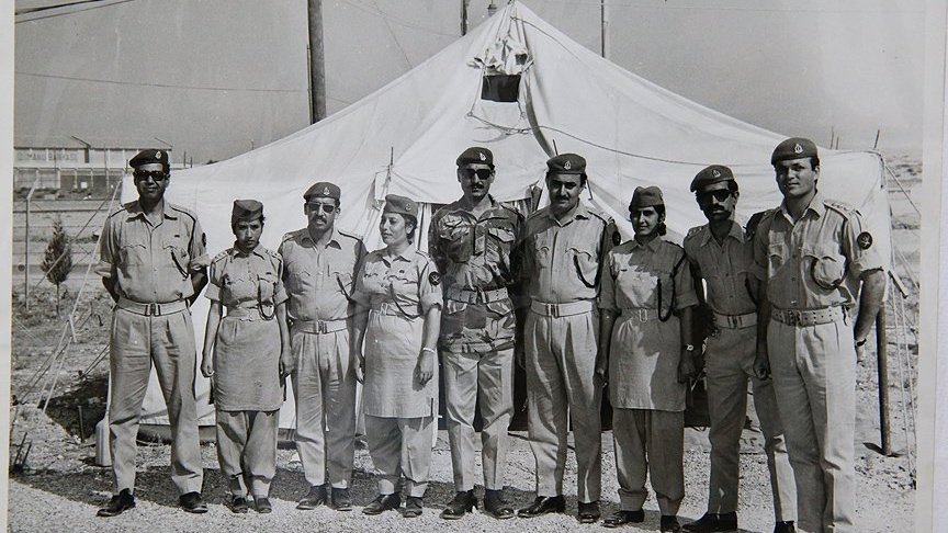 Kıbrıs Barış Harekatında Türklere yardım etmek için gelen Pakistanlı doktorlar.

#ForPakistan