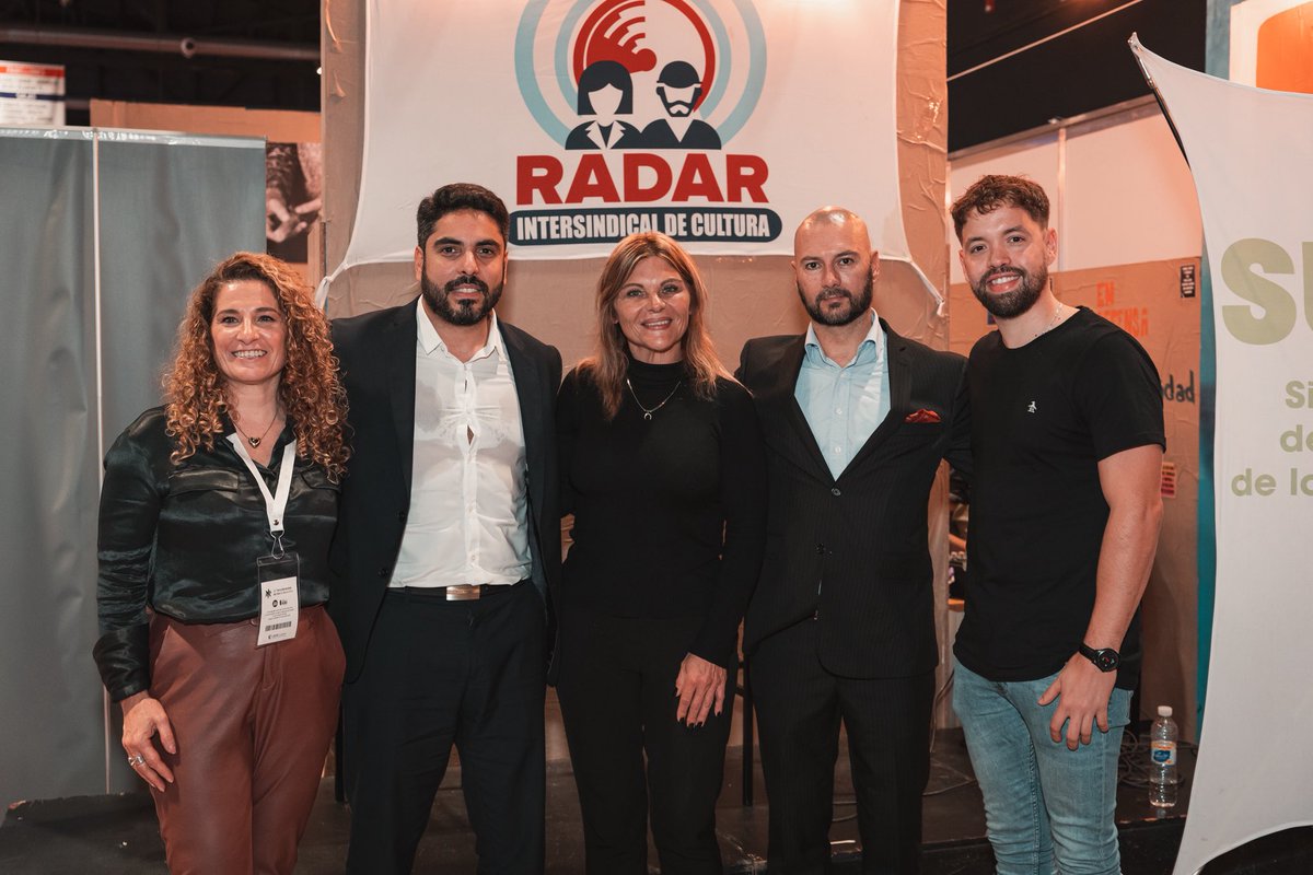 sutpapeajes's tweet photo. 🟢 En la 49.ª Feria del Libro reflexionamos sobre derechos laborales y el rol del sindicalismo para defenderlos.

Desde la Sec. de Cultura y DD.HH. de SUTPA, junto a los abogados Dr. Hugo Moyano (h) y Dr. Javier Moral, seguimos construyendo cultura con conciencia sindical. https://t.co/le3uKeZWqd