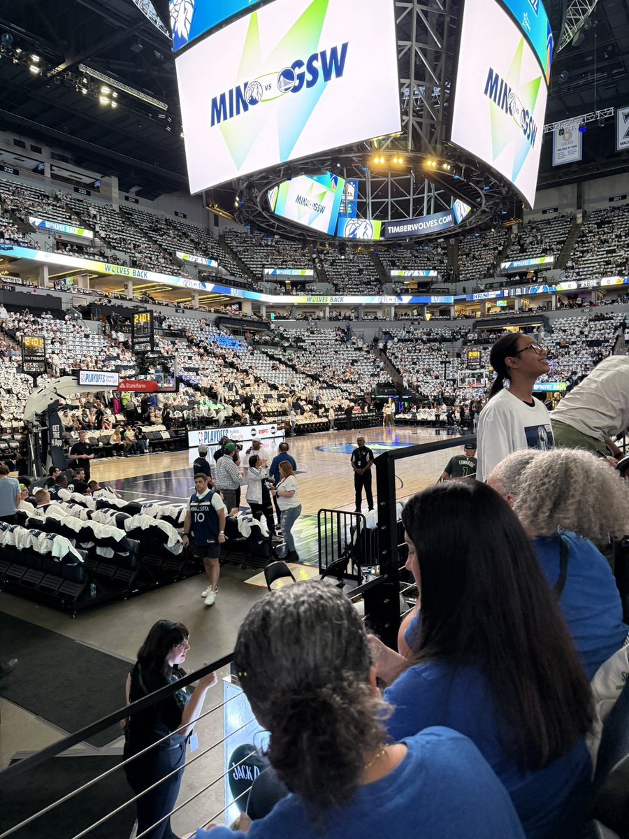 Hockey guy doing hoop things!